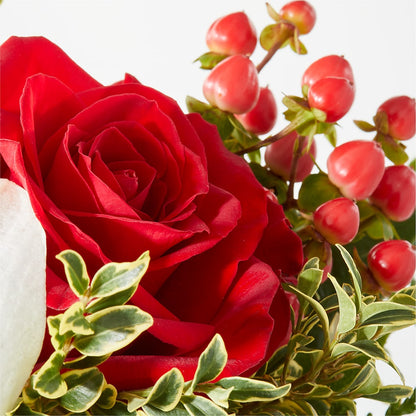 Snowy Wonderland Bouquet – MARE'S FLOWER SHOP, Las Vegas NV